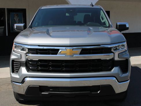 Used 2025 Chevrolet Silverado 1500 LT RWD image 2