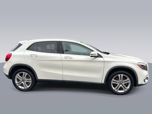 Used 2018 Mercedes-Benz GLA 250 4MATIC image 2