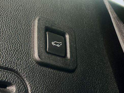 Used 2017 Ford Expedition XLT w/ Equipment Group 201A RWD image 29