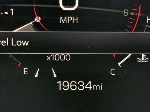 Used 2025 GMC Yukon XL Denali AWD/4WD image 17