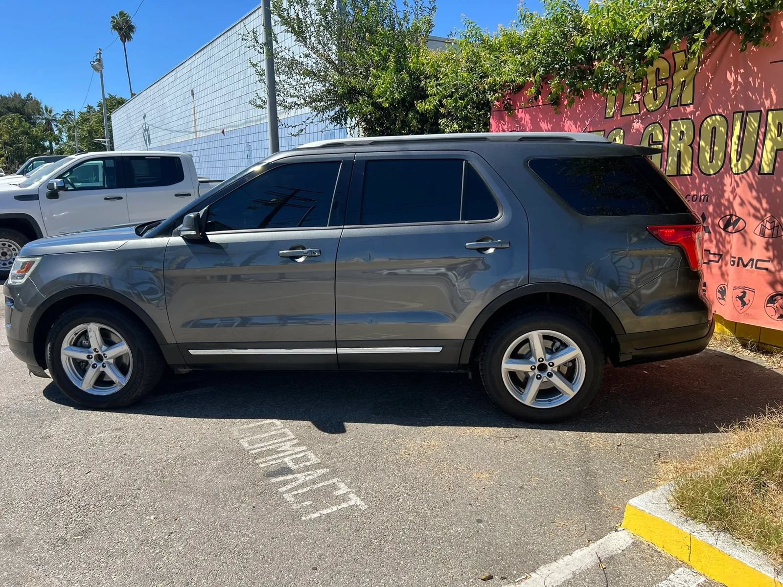 Used 2019 Ford Explorer XLT w/ Equipment Group 201A FWD image 7