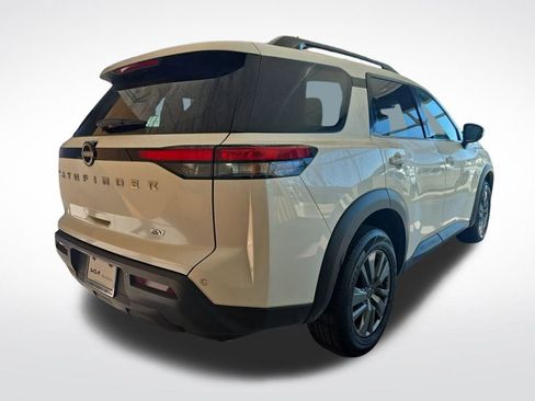 Used 2024 Nissan Pathfinder SV image 6