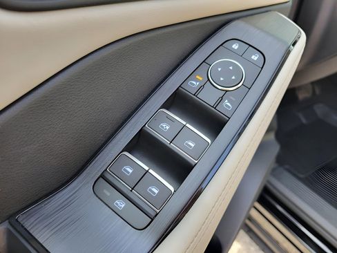 Used 2025 Nissan Rogue SL image 10