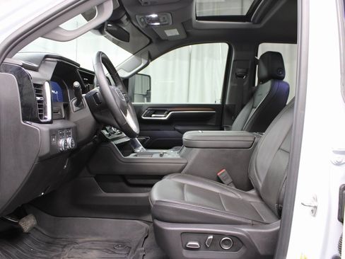 Used 2025 GMC Sierra 2500 Denali image 9