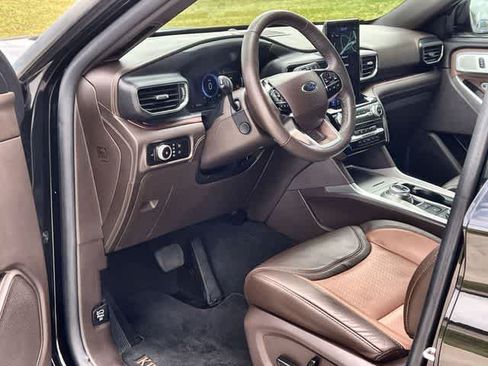 Used 2023 Ford Explorer King Ranch w/ Technology Package AWD/4WD image 3