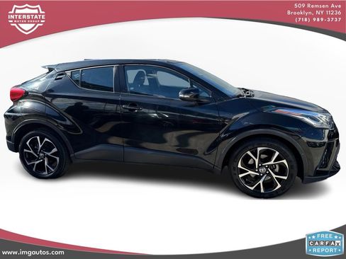 Used 2022 Toyota C-HR XLE image 8