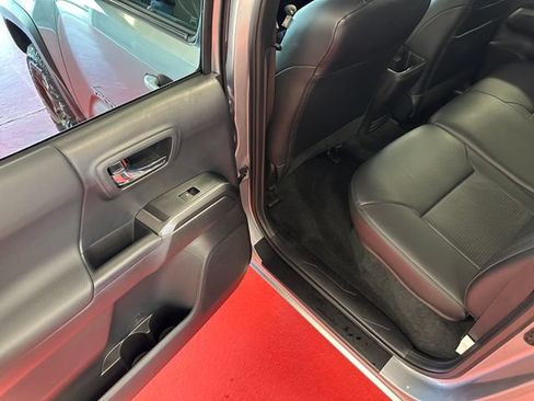 Used 2023 Toyota Tacoma TRD Off-Road w/ TRD Premium Off Road Package AWD/4WD image 12