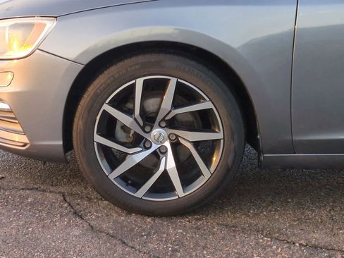 Used 2017 Volvo S60 T5 Dynamic image 13