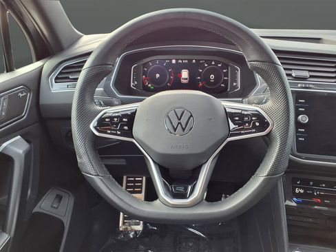 Used 2024 Volkswagen Tiguan SEL R-Line image 18