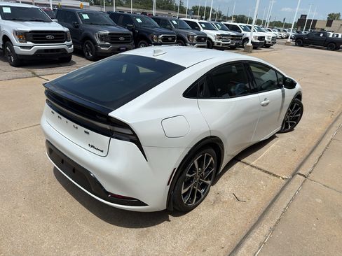 Used 2023 Toyota Prius Prime FWD image 5