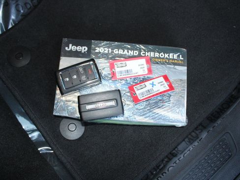 Used 2021 Jeep Grand Cherokee L Limited image 28