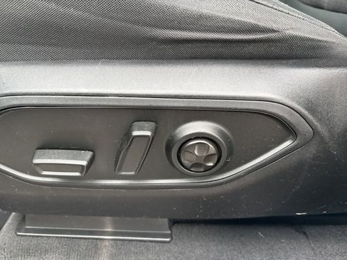 Used 2022 Jeep Grand Cherokee L Laredo w/ Luxury Tech Group I image 11