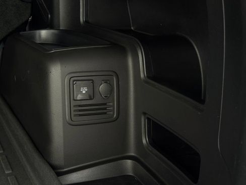 Used 2018 Toyota 4Runner SR5 AWD/4WD image 22