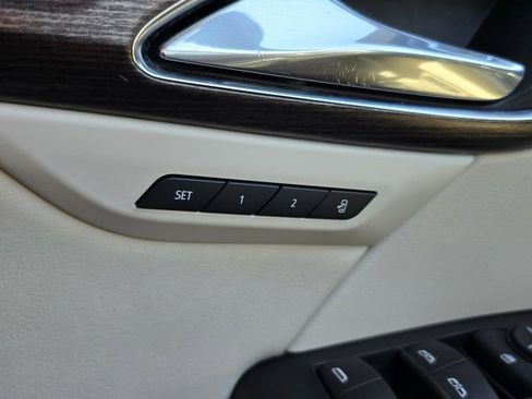 Used 2022 Buick Envision Avenir w/ Technology Package II image 17