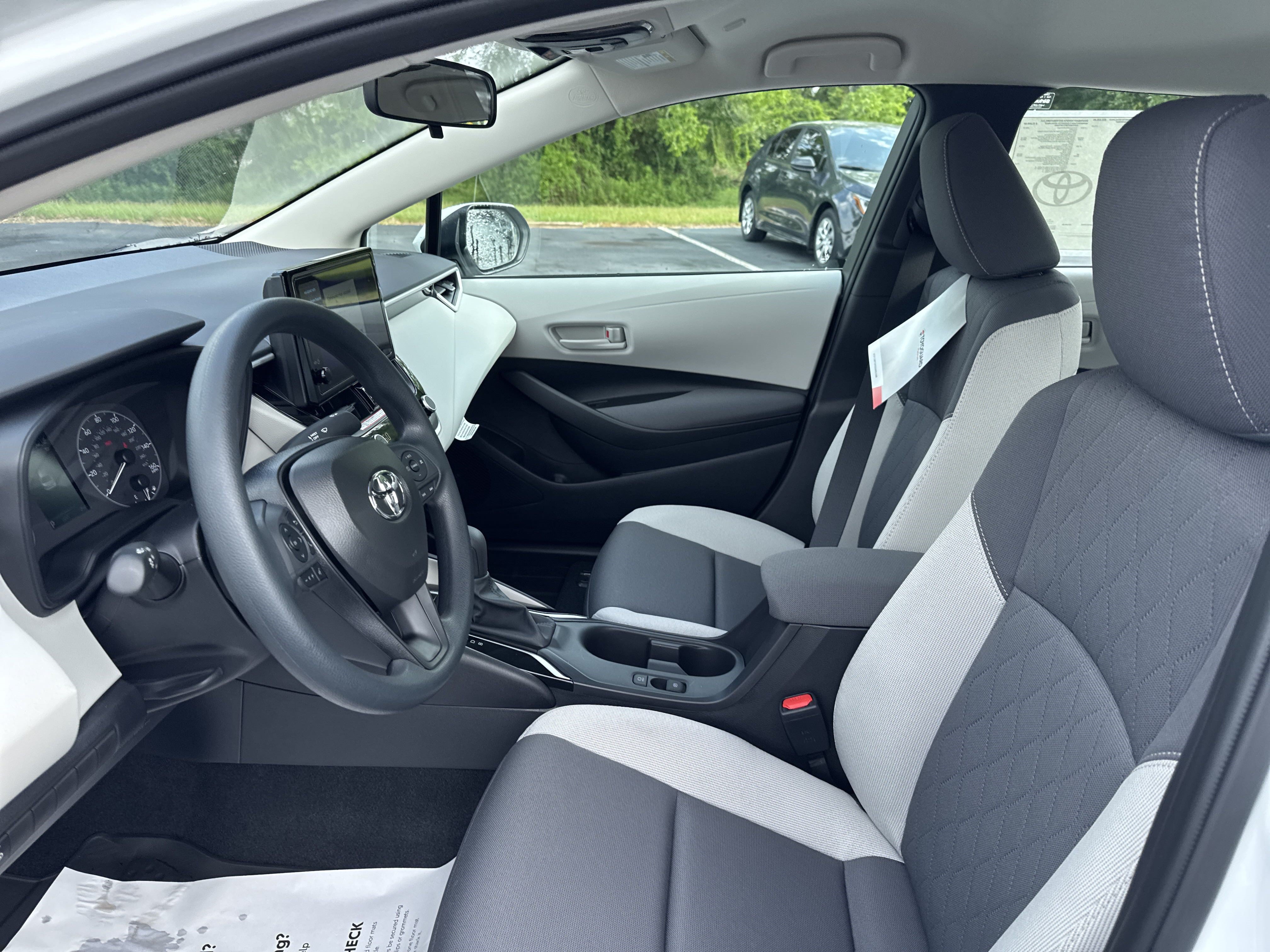 Used 2025 Toyota Corolla LE FWD image 13