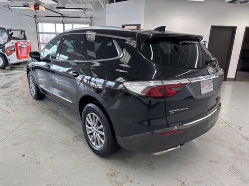 Used 2023 Buick Enclave Essence image 8