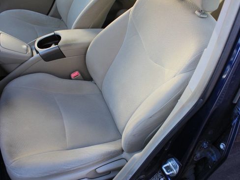 Used 2013 Toyota Prius Four image 11