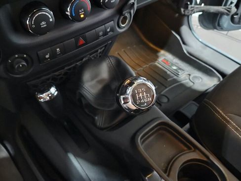Used 2015 Jeep Wrangler Sahara w/ Connectivity Group AWD/4WD image 30