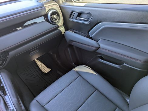 Certified 2025 Chevrolet Colorado Z71 w/ Technology Package image 16