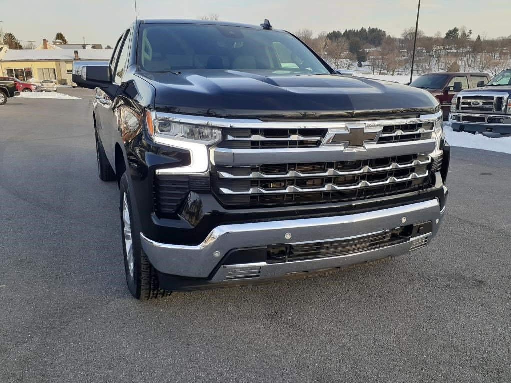 Used 2023 Chevrolet Silverado 1500 LTZ w/ LTZ Premium Package AWD/4WD image 2