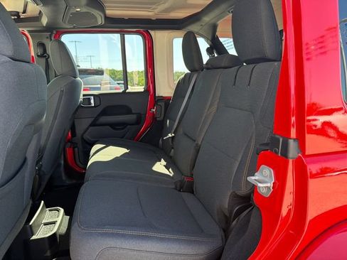 Used 2025 Jeep Wrangler Unlimited Sahara w/ Safety Group AWD/4WD image 60