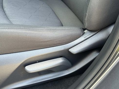 Used 2019 Toyota RAV4 XLE FWD image 21
