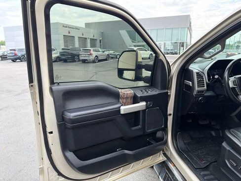 Used 2017 Ford F250 Lariat w/ Lariat Value Package AWD/4WD image 9