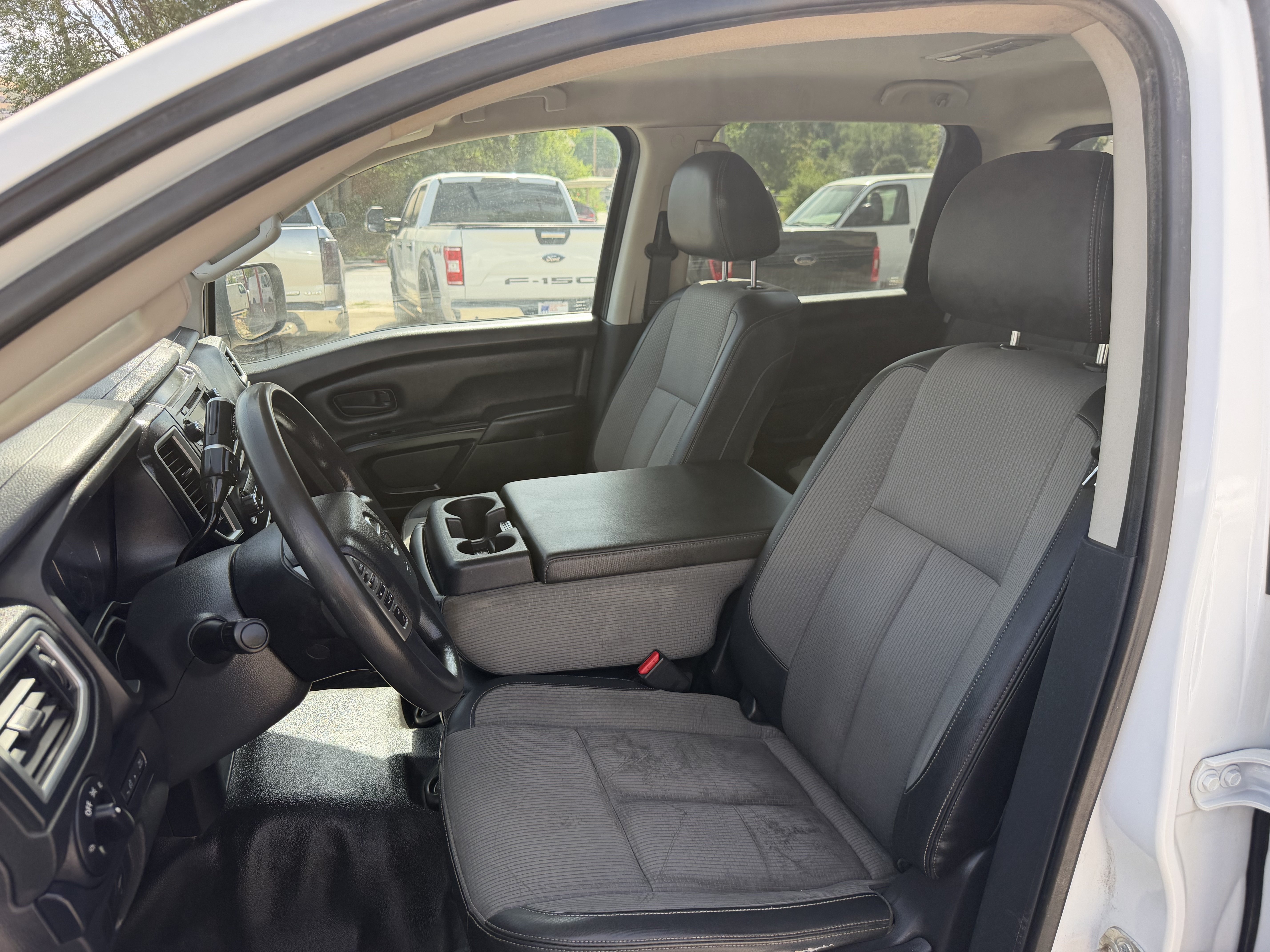 Used 2019 Nissan Titan S AWD/4WD image 15