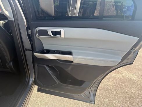 Used 2023 Ford Explorer XLT w/ Equipment Group 202A AWD/4WD image 37