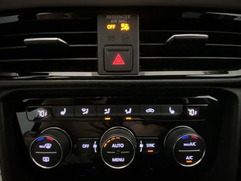 Used 2024 Volkswagen Taos SE FWD image 18