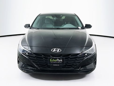 Used 2023 Hyundai Elantra SEL w/ Convenience Package FWD image 2