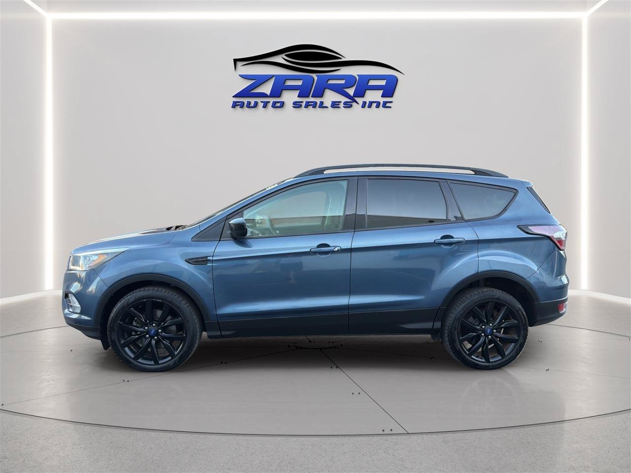 Used 2018 Ford Escape SE w/ SE Sport Appearance Package AWD/4WD image 4