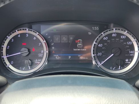 Used 2023 Toyota Highlander XLE AWD/4WD image 10