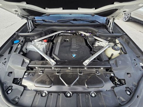 Used 2022 BMW X6 xDrive40i w/ M Sport Package image 31