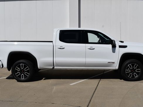 New 2026 GMC Sierra 1500 AT4 AWD/4WD image 5