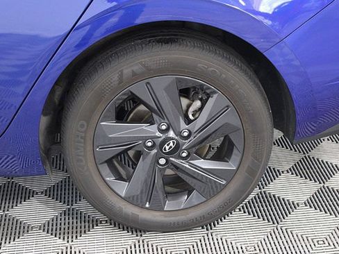 Used 2023 Hyundai Elantra SEL FWD image 17
