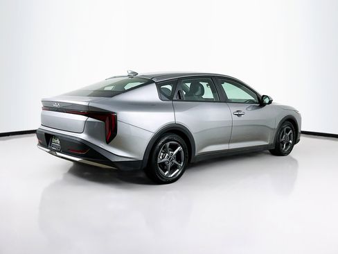 Used 2025 Kia K4 LXS image 9