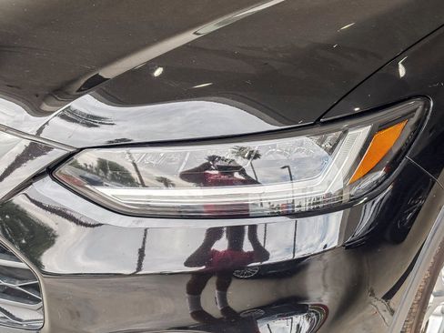 Used 2025 Honda HR-V LX image 9