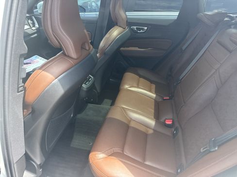 Used 2019 Volvo XC60 T6 Inscription w/ Protection Package Premier AWD/4WD image 3