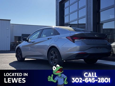 Used 2022 Hyundai Elantra SEL w/ Convenience Package image 3