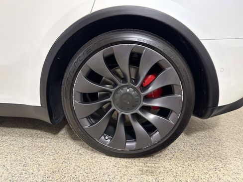 Used 2022 Tesla Model Y Performance AWD/4WD image 9