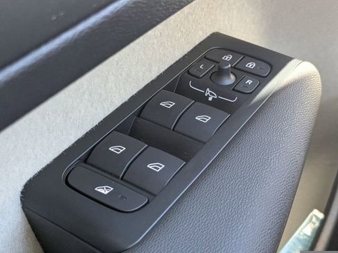 New 2026 Volvo XC40 B5 Plus w/ Protection Package Premier image 31