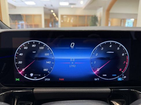 Used 2025 Mercedes-Benz GLA 250 image 9