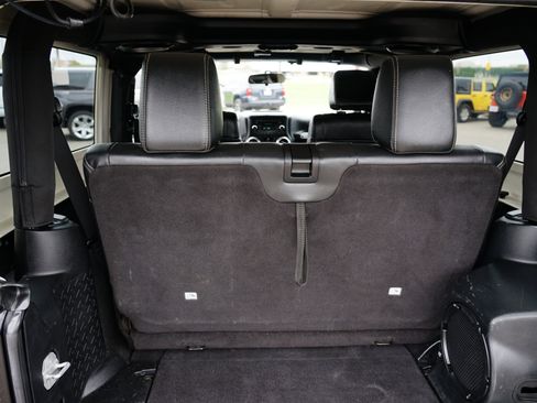 Used 2012 Jeep Wrangler Sahara w/ Dual Top Group image 27