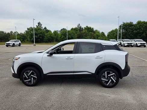 New 2026 Nissan Kicks SV FWD image 4