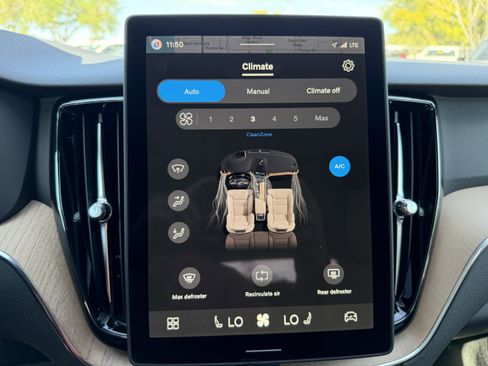 New 2026 Volvo XC60 B5 Core w/ Protection Package image 22