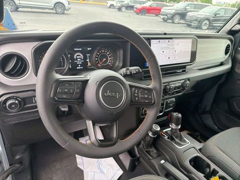 Used 2024 Jeep Wrangler Unlimited Sport AWD/4WD image 12