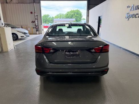 Used 2025 Nissan Altima 2.5 SV FWD image 3