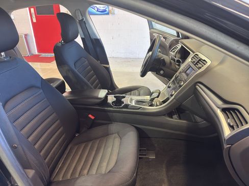 Used 2014 Ford Fusion SE FWD image 22