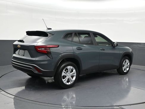 Used 2025 Chevrolet Trax LS FWD image 5